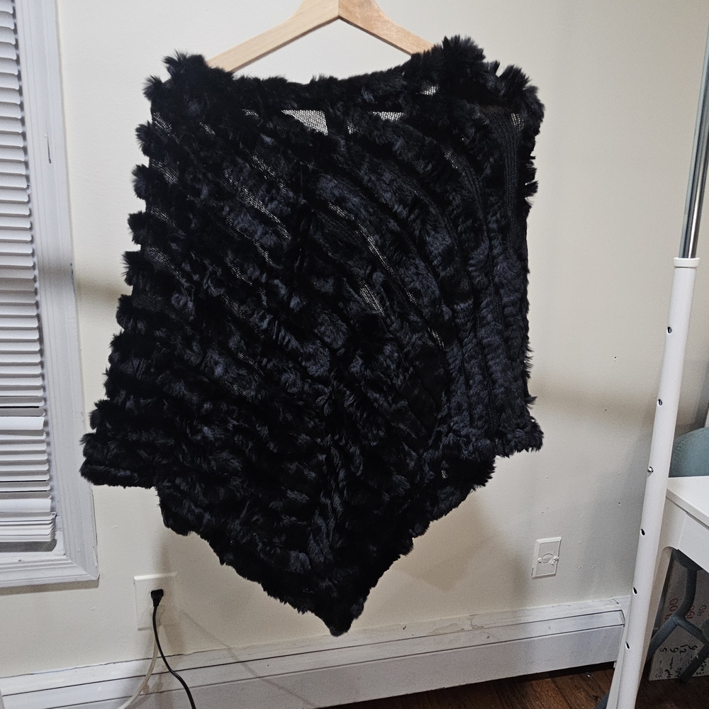 ​BCBGMAXAZRIA Real Fur Knit Poncho Shawl Black